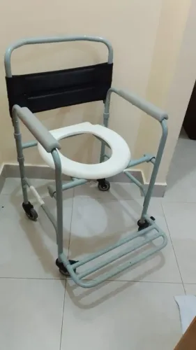 Cadeira de Banho com Rodas e Apoio