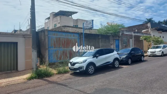 Casa disponível para venda no bairro Santa Mônica em Uberlândia MG