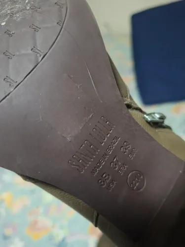 Bota cano curto semi nova
