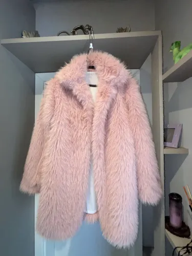 Casaco longo de pelúcia sintética rosa