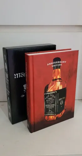 Livro Motley Crue The Dirt Edição em Inglês Importada