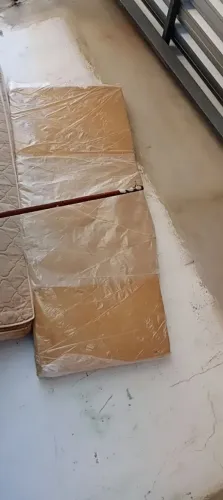 Vendo essa cama de solteiro falta a grande