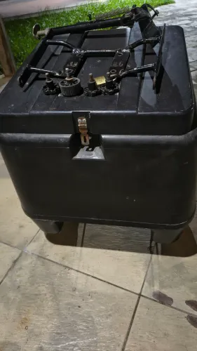 baú para moto 90 litros já com suporte para moto 160, e pé lateral 