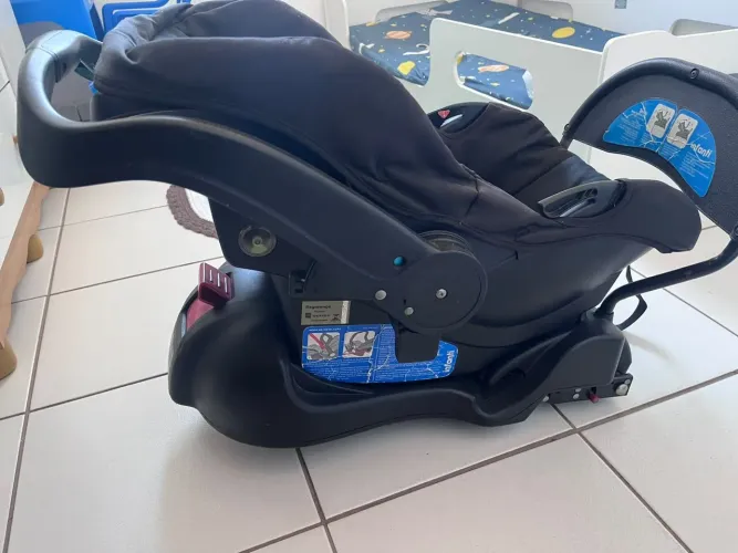 Bebê conforto com suporte para carro