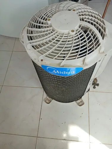 Vendo condensadora 12.000 BTUs com gás