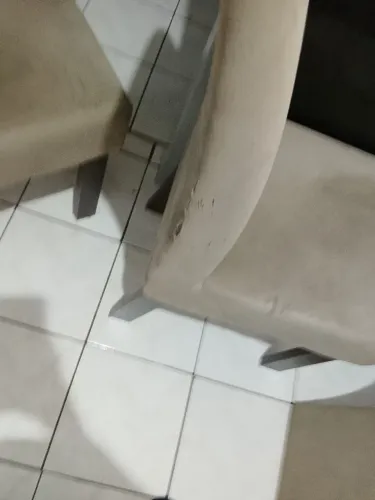 Vendo mesa com 4 cadeiras