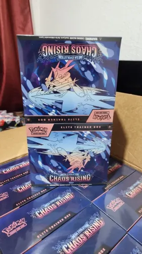 Elite Trainer Box - Chaos Ascending (Inglês)