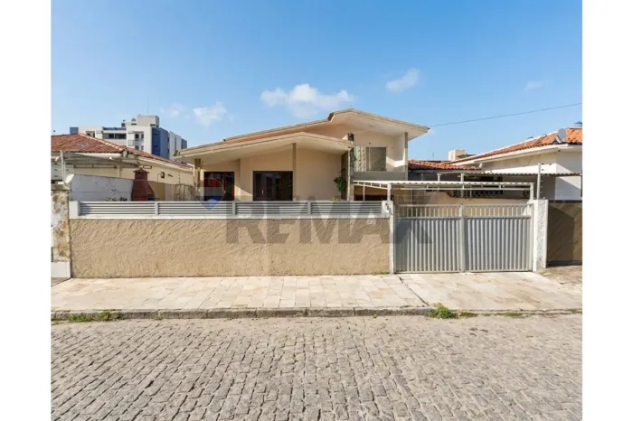 Casa Comercial: Localização Estratégica no Bairro dos Estados em João Pessoa
