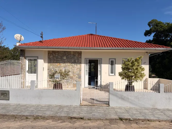 Vendo casa no centro de Santo Amaro da Imperatriz