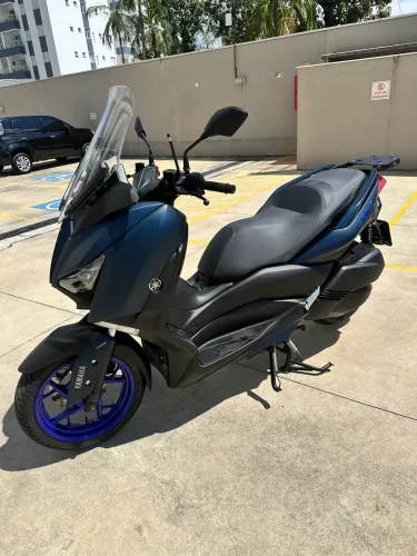 Yamaha XMAX 250 azul 2023