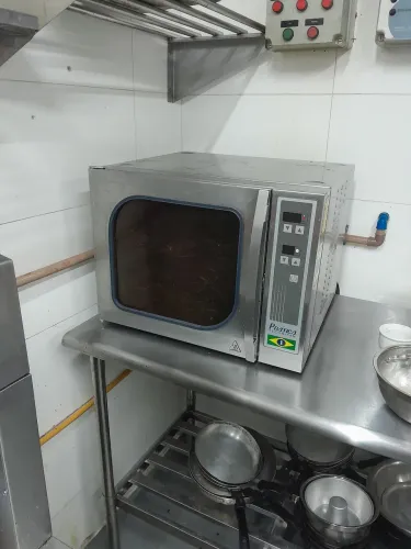 Forno combinado elétrico 220w marca prática. 50 litros