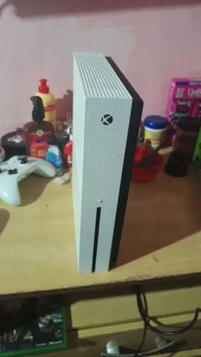 Xbox one s 500 gb 2 controles "leia descrição"