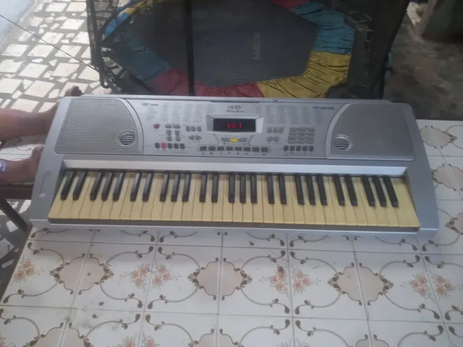 Vende-se teclado