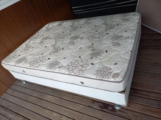 Vendo cama Box de casal