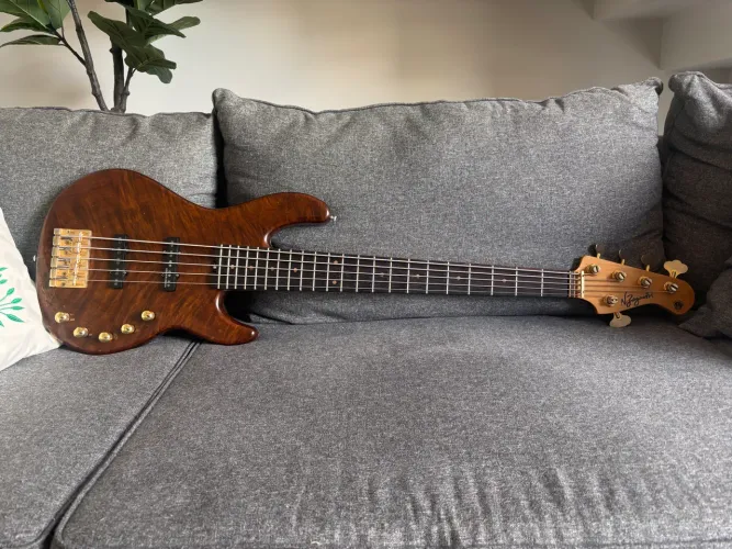 Baixo N. Zaganin Jazz Bass Custom 5 cordas