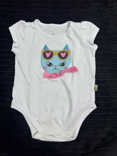 Body Alphabeto para menina impecável 