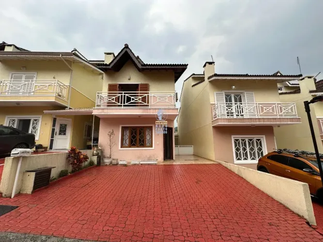 Casa em condomínio a venda em Guarulhos.