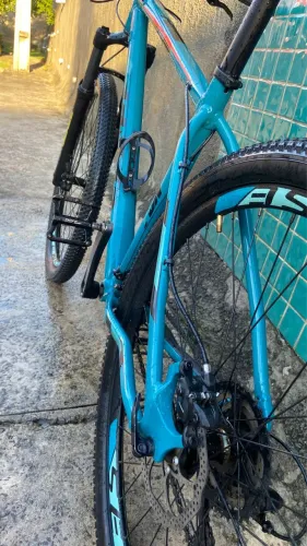 Bicicleta Sense com transmissão Shimano hidráulico