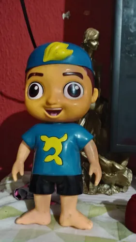 Boneco Lucas neto fala frases