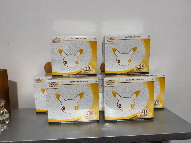 ETB 30 anos Pokémon em inglês