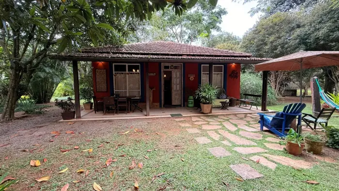 Sitio com 12.000 m² com 5 Chalés, Energia Solar, Lago, Área de Lazer Completa e Estrutura