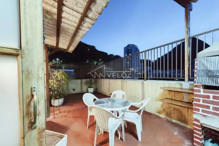 Casa de rua - Duplex / Residencial / Laranjeiras