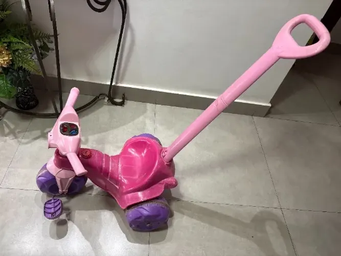 Triciclo rosa infantil