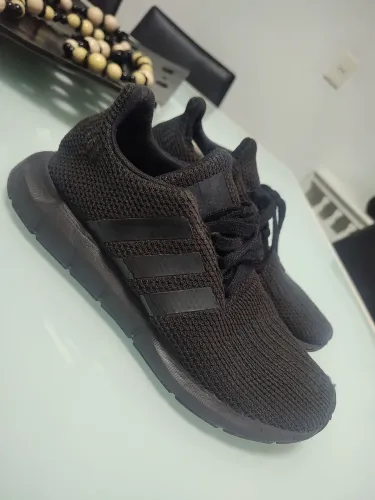 tênis Adidas preto feminino