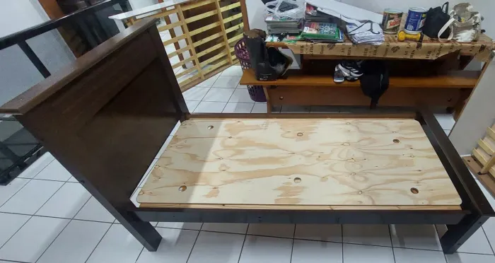 Cama de solteiro em mdf