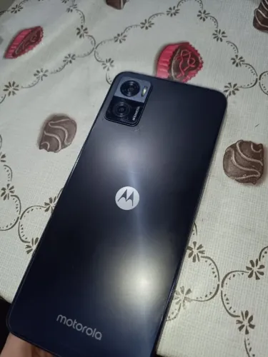 Celular moto e22 em perfeito estado. Vendo ou troco por algo de meu interesse. Dou volta.