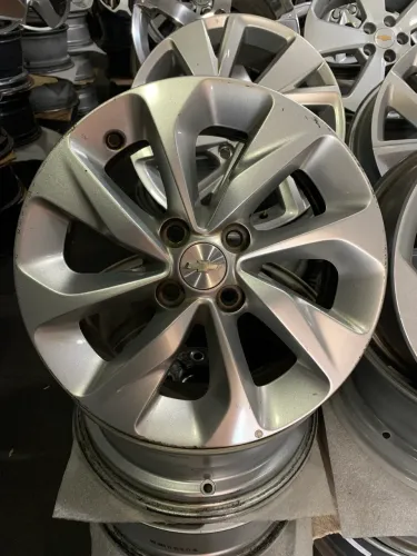 Roda aro 15 Ônix 4x100 original GM