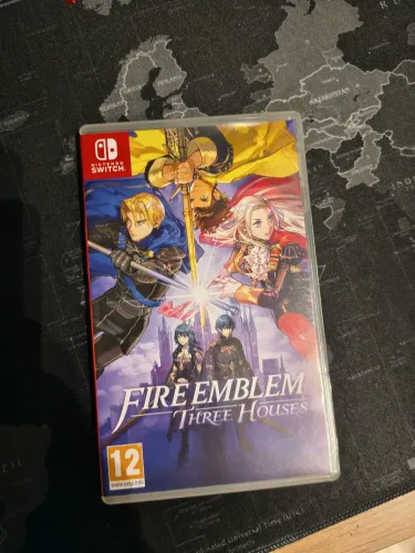 Fire emblem three houses Nintendo switch. Mídia física.