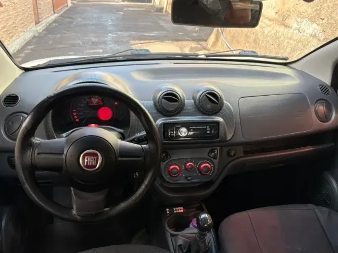 Fiat Uno Sporting 1.4 EVO Fire Flex 8V 4P 2013
