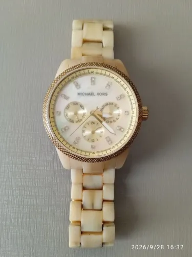 Relógio Michael Kors made pérola, pulseira Marfim