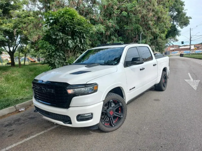 Ram 1500 Laram. Night ED. Bi-TB 3.0 4X4 Aut. 2025