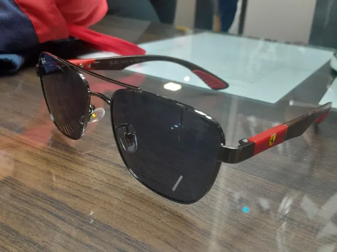 Óculos Ray-Ban Ferrari inspired