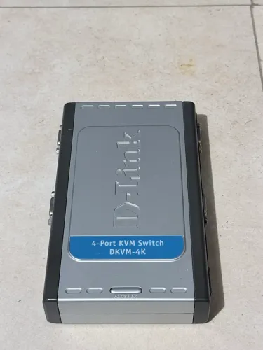 Chaveador KVM 4 Portas D-Link DKVM-4K (VGA / PS/2)