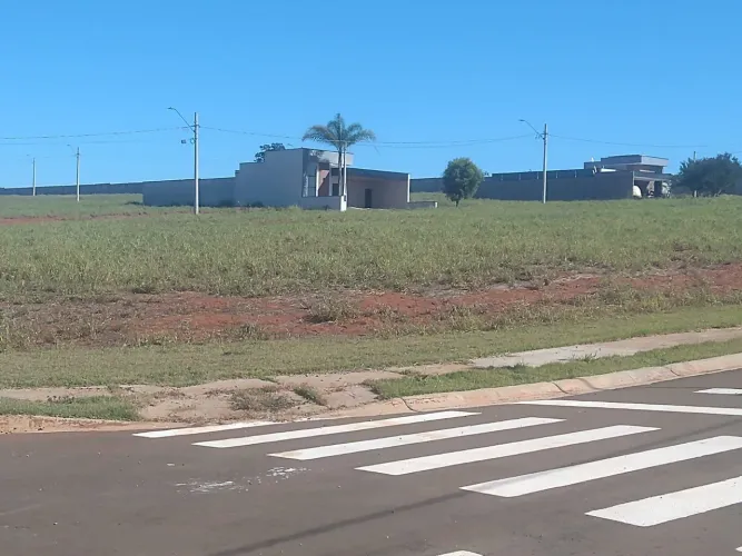 Vendo terreno de esquina no condomínio morada do sol