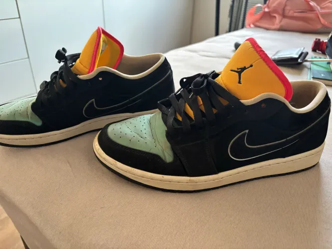 Jordan 1 Low - Black Aurora