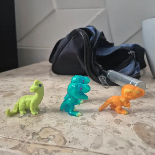 dinosauros kinder joy jurassic world