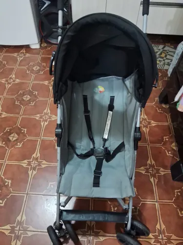 Carrinho de Bebê tutti até 13kg fecha fácil