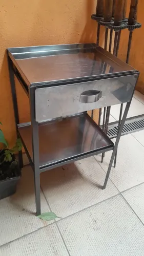 Mesa para corte de frango assado