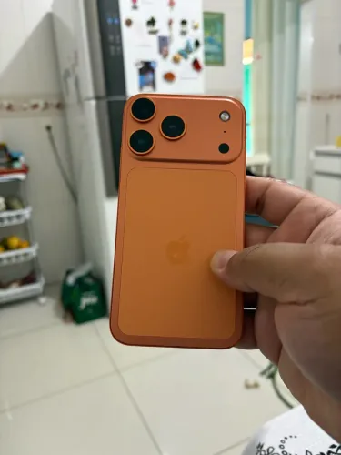IPhone 11 128 montado na carcaça do 17 Pro