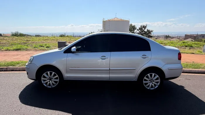 Volkswagen Polo Sed. Comfort. 1.6 MI Tot. Flex 8V 2010
