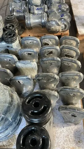 Kettebell e anilhas emborrachadas