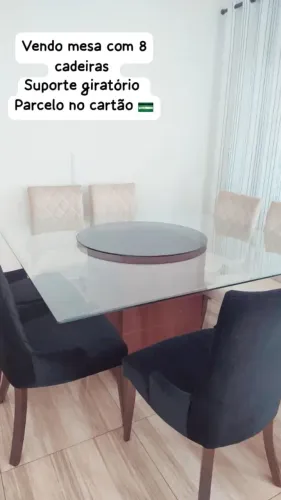 Mesa com 8 cadeiras