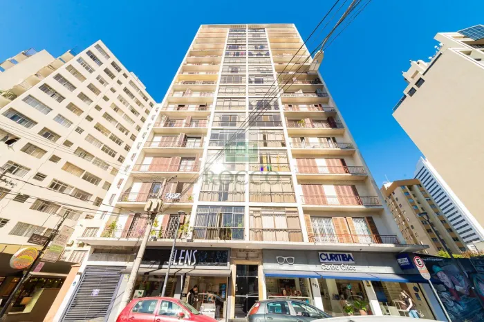 Apartamento Reformado, 3 Quartos sendo 2 Suítes, 2 Vagas de Garagem cobertas e Livres no C
