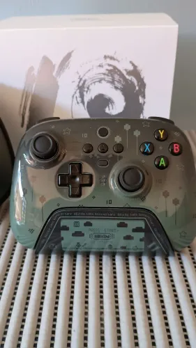 Controle 8BitDo 10 Anos - Edição Retrô (Limitado)
