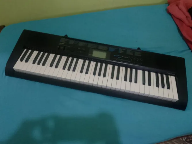 Teclado CASIO CTK-1200 (pouco usado, ler descrição)