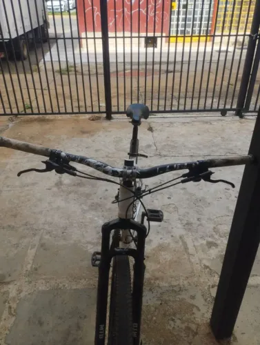 Bicicleta aro 29 Stark branca